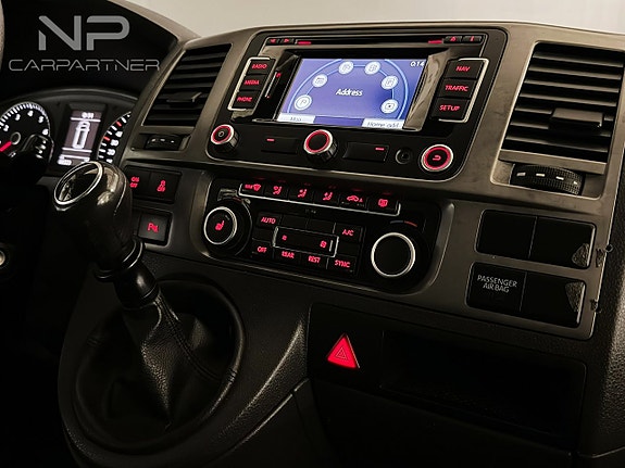 Volkswagen Caravelle 10 of 18