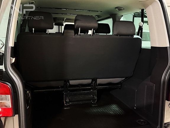 Volkswagen Caravelle 17 of 18