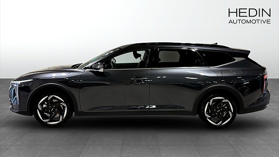 Kia K4 4 of 12