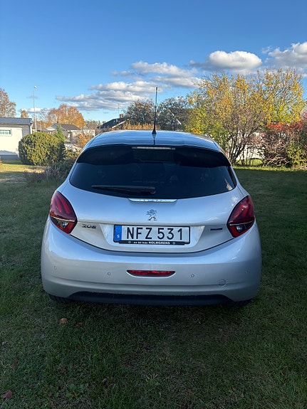 Peugeot 208 4 of 5