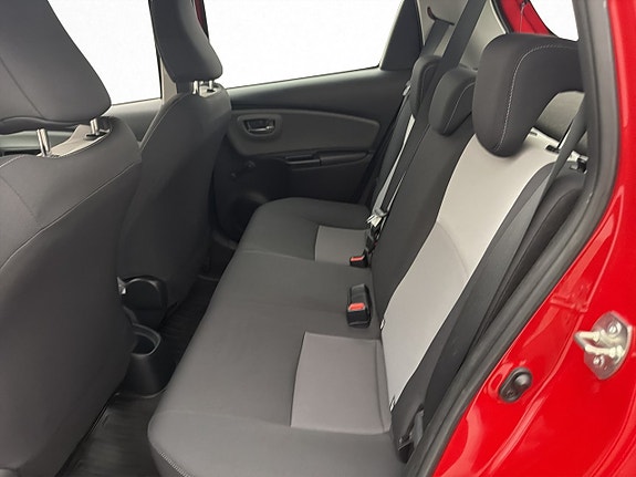 Toyota Yaris 13 of 21