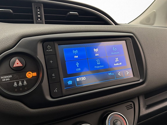 Toyota Yaris 18 of 21