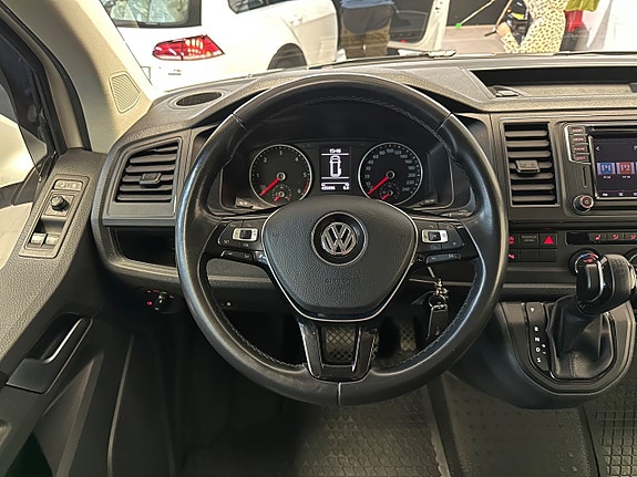 Volkswagen Caravelle 10 of 28
