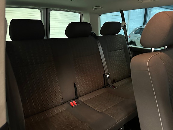 Volkswagen Caravelle 18 of 28