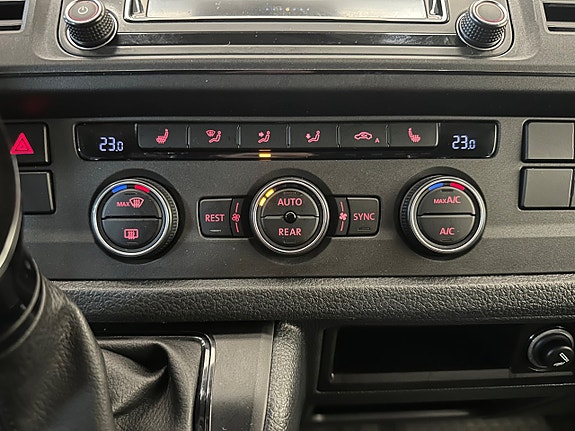 Volkswagen Caravelle 23 of 28