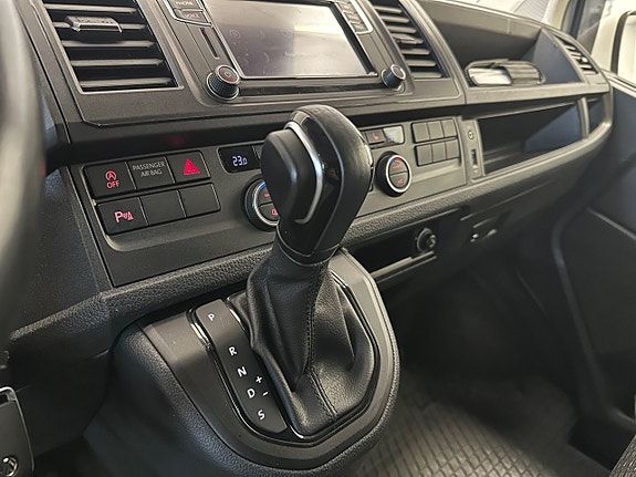 Volkswagen Caravelle 22 of 28