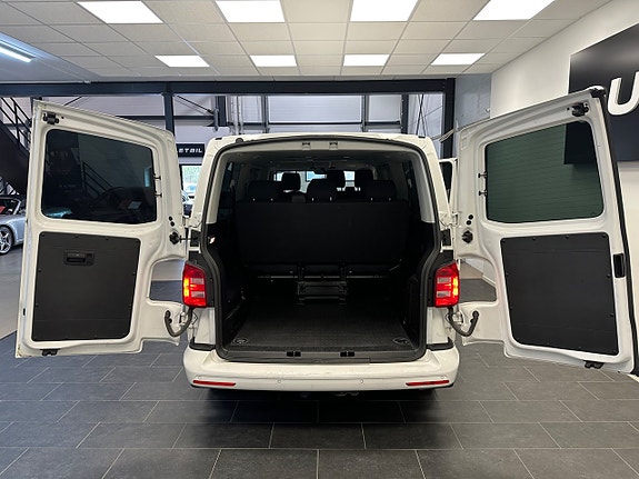 Volkswagen Caravelle 8 of 28