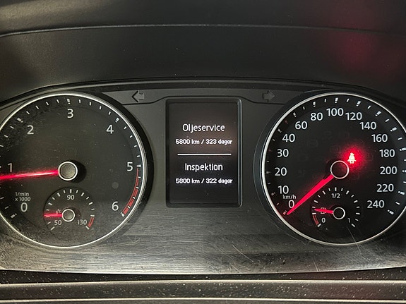 Volkswagen Caravelle 20 of 28