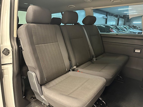 Volkswagen Caravelle 16 of 28