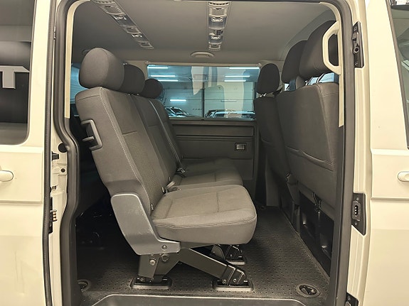 Volkswagen Caravelle 17 of 28