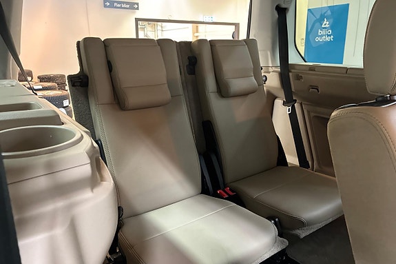 Land Rover Discovery 15 of 25