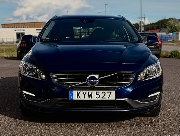 Volvo V60 2 of 6