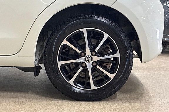 Toyota Yaris 11 of 23