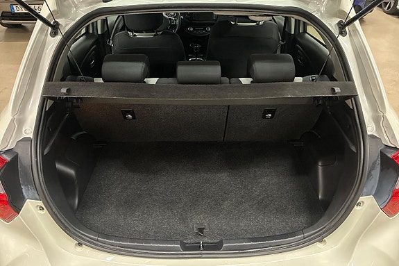 Toyota Yaris 10 of 23
