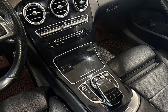 Mercedes-Benz C200 23 of 26