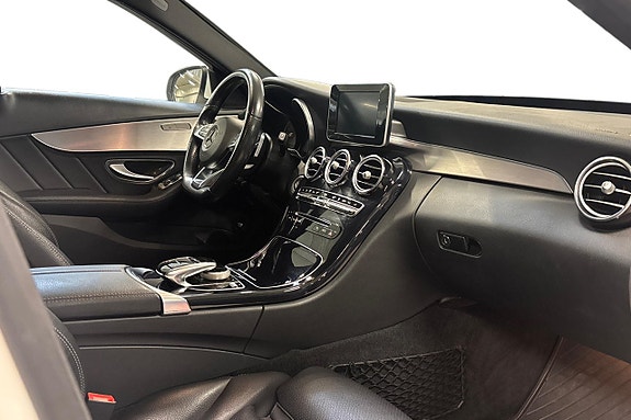 Mercedes-Benz C200 15 of 26