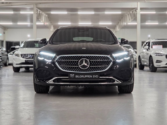 Mercedes-Benz E300 de 2 of 30