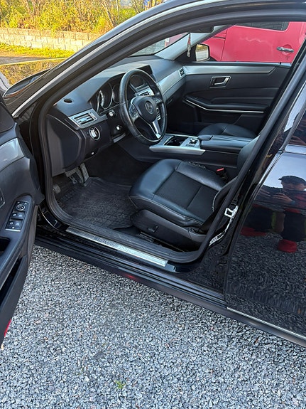 Mercedes-Benz E220 6 of 8