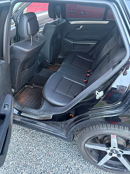 Mercedes-Benz E220 7 of 8