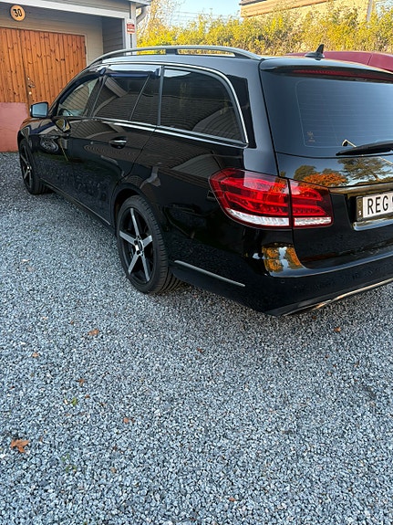 Mercedes-Benz E220 5 of 8