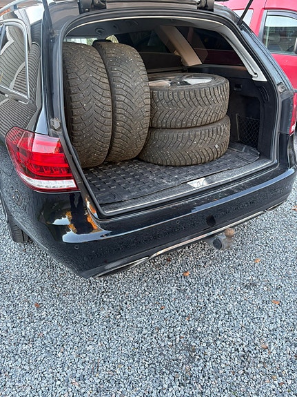 Mercedes-Benz E220 4 of 8