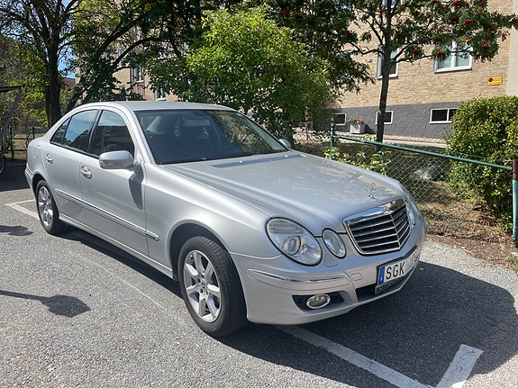 Mercedes-Benz E200 3 of 14