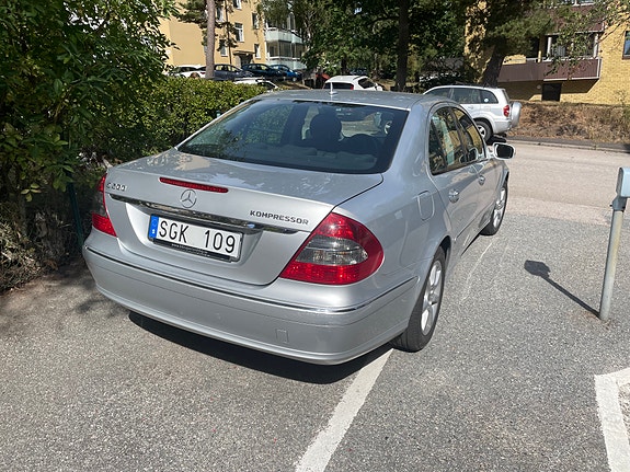 Mercedes-Benz E200 2 of 14