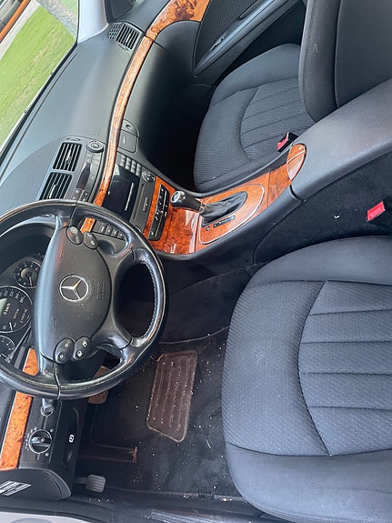 Mercedes-Benz E200 10 of 14