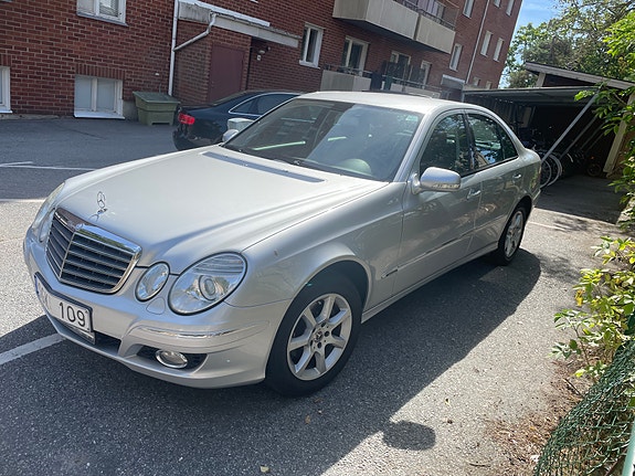 Mercedes-Benz E200 4 of 14