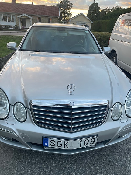 Mercedes-Benz E200 7 of 14