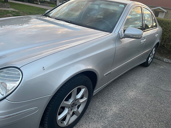 Mercedes-Benz E200 8 of 14