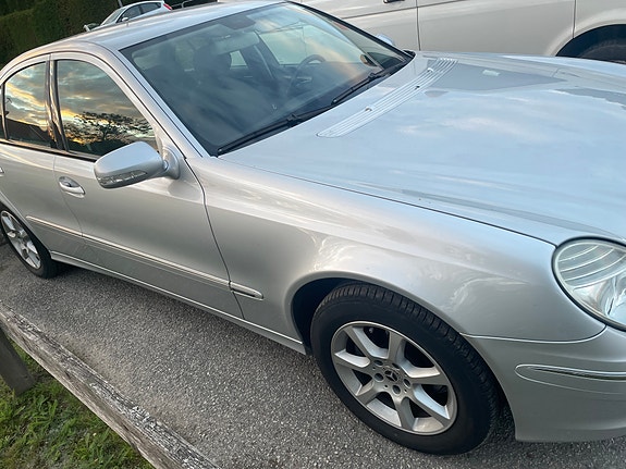 Mercedes-Benz E200 9 of 14