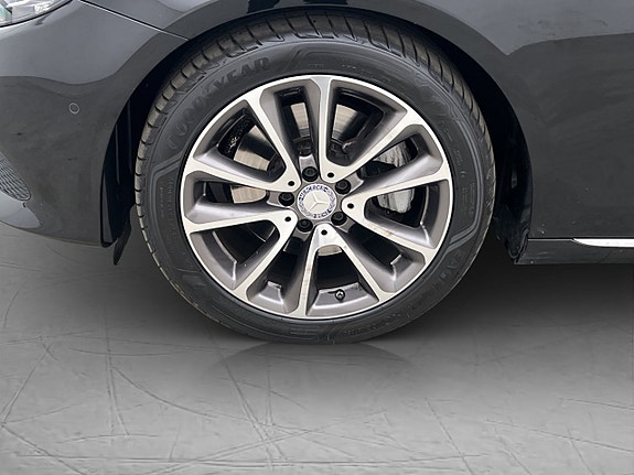 Mercedes-Benz E220 26 of 29