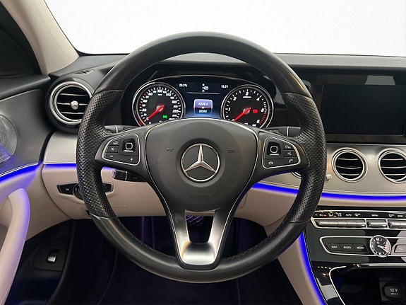 Mercedes-Benz E220 14 of 29