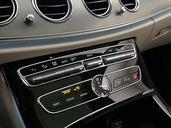 Mercedes-Benz E220 25 of 29