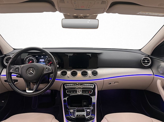 Mercedes-Benz E220 13 of 29
