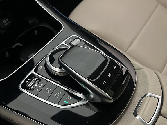 Mercedes-Benz E220 24 of 29