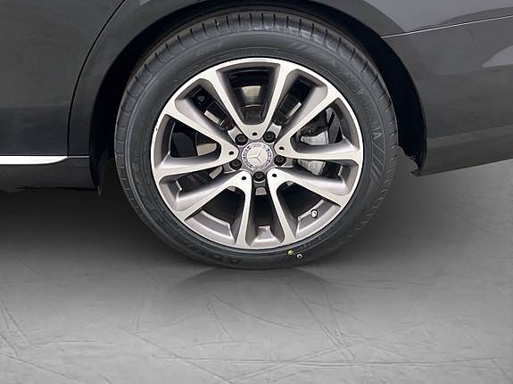 Mercedes-Benz E220 27 of 29