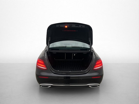 Mercedes-Benz E220 11 of 29