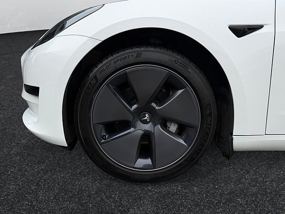 Tesla Model 3 15 of 20