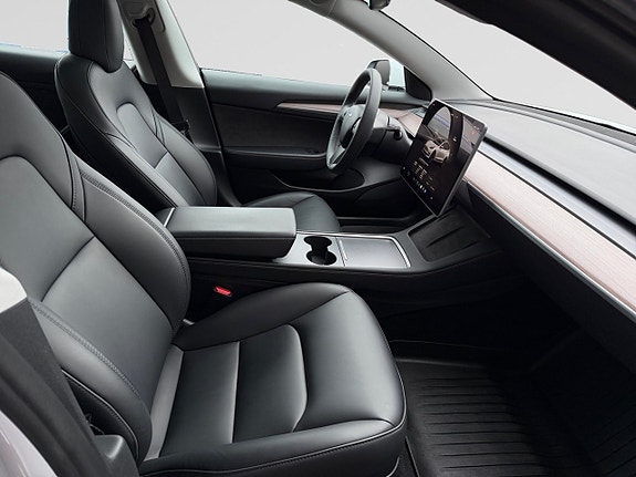 Tesla Model 3 16 of 20