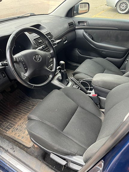 Toyota Avensis 4 of 4