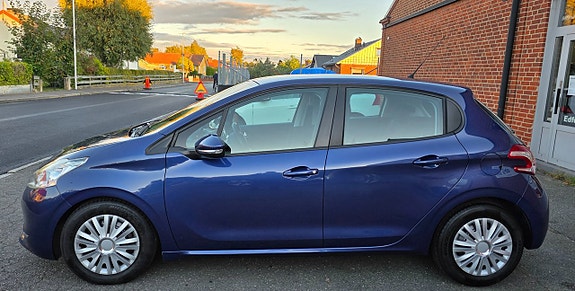 Peugeot 208 2 of 14