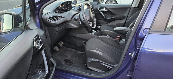 Peugeot 208 12 of 14