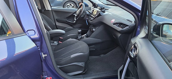 Peugeot 208 8 of 14