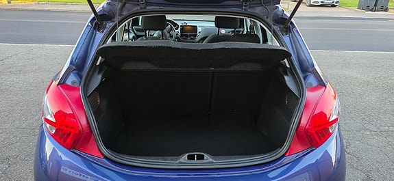 Peugeot 208 10 of 14
