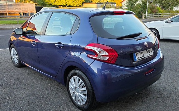 Peugeot 208 3 of 14
