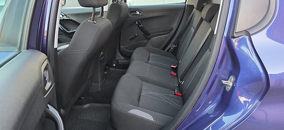 Peugeot 208 11 of 14
