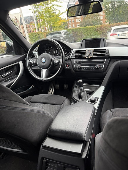 BMW 318d 2 of 3