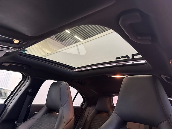 Mercedes-Benz A180 10 of 19